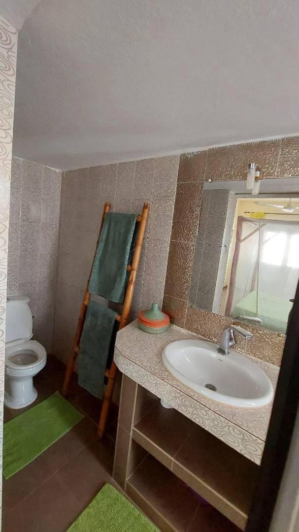 B&B Pieds Dans L'Eau Popenguine Luaran gambar